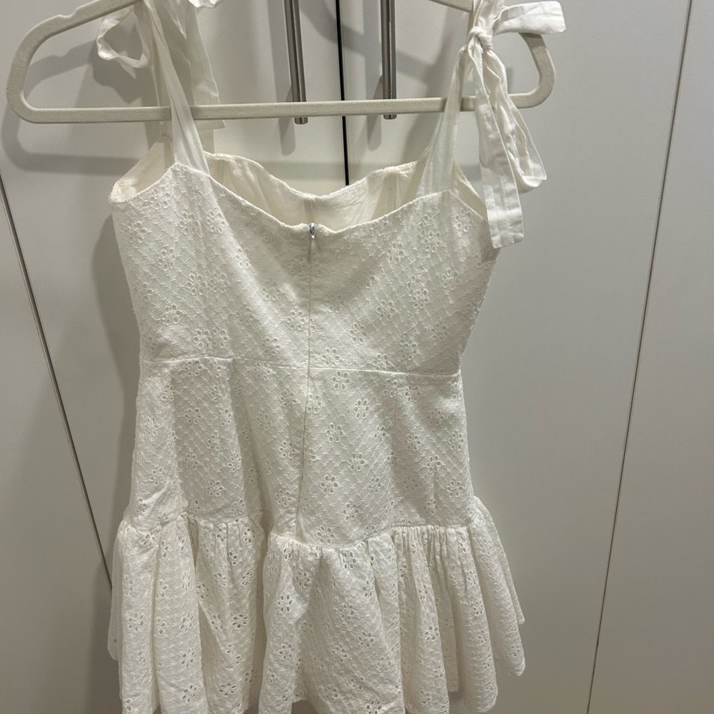 Sofia dress white size 10 (fits small) it’s Australian sizing